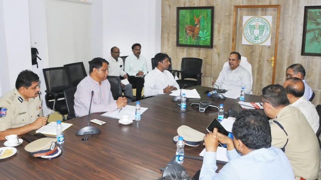 నుమాయిష్ అగ్నిప్రమాదం ఎఫెక్ట్: అధికారులతో చీఫ్ సెక్రటరీ సమావేశం నుమాయిష్ అగ్నిప్రమాదం ఎఫెక్ట్: అధికారులతో చీఫ్ సెక్రటరీ సమావేశం