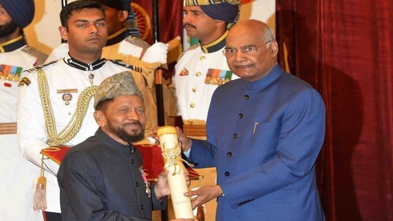 ಇವರ ಹೆಸರಲ್ಲಿದೆ ಖಾನ್ ಮತ್ತು ಶಾಸ್ತ್ರಿ: ಹನೀಫ್ಗೆ ಸಿಕ್ಕಿದೆ ಪದ್ಮಶ್ರೀ! ಇವರ ಹೆಸರಲ್ಲಿದೆ ಖಾನ್ ಮತ್ತು ಶಾಸ್ತ್ರಿ: ಹನೀಫ್ಗೆ ಸಿಕ್ಕಿದೆ ಪದ್ಮಶ್ರೀ!