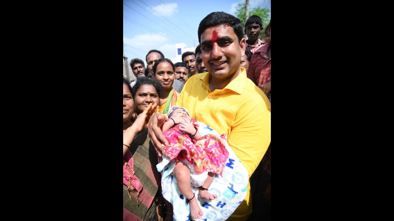 జగన్ సైకోలా వ్యవహరిస్తున్నాడు, ఎదురు కేసులు పెడ్తాం: నారా లోకేష్ జగన్ సైకోలా వ్యవహరిస్తున్నాడు, ఎదురు కేసులు పెడ్తాం: నారా లోకేష్