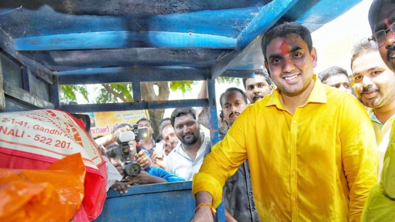 పసుపు కుంకుమలు తుడిచేసేవారికి ఓటు వేస్తారా? లోకేష్ కామెంట్స్ పసుపు కుంకుమలు తుడిచేసేవారికి ఓటు వేస్తారా? లోకేష్ కామెంట్స్