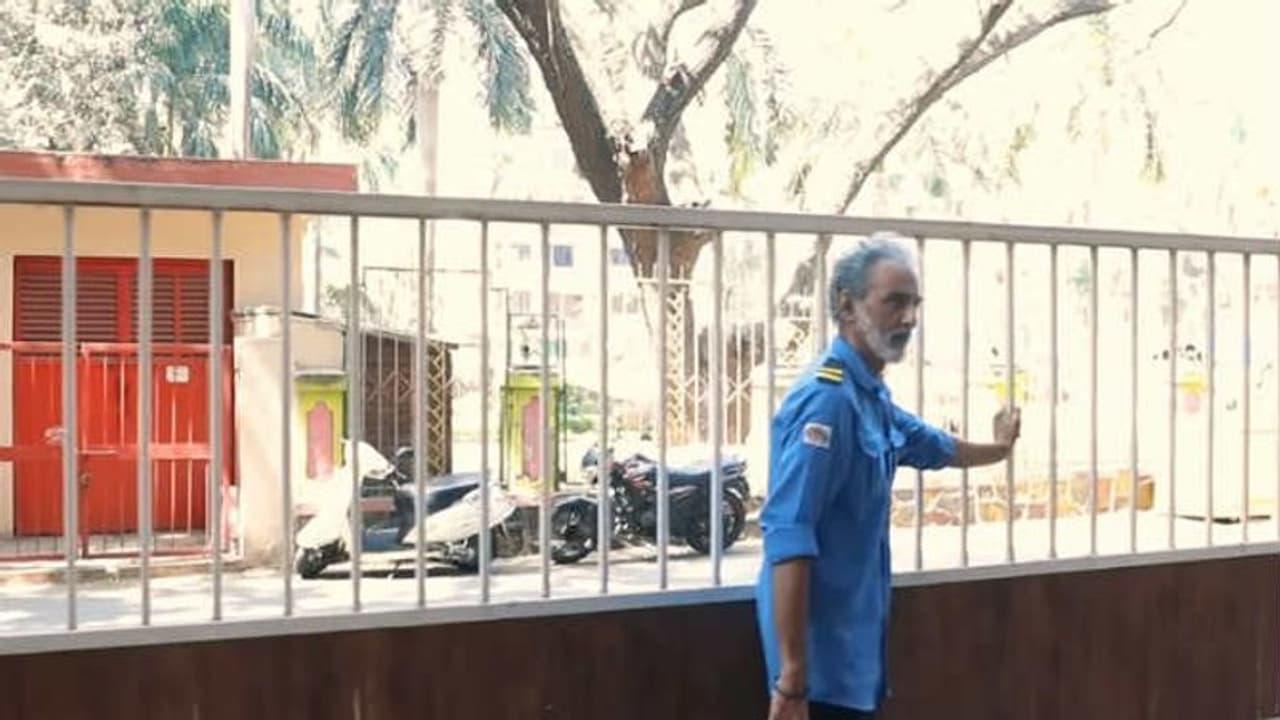 ಮೋದಿ ಭೀಷ್ಮ ಪಿತಾಮಹಾ ಇದ್ದಂಗೆ: ಚೌಕಿದಾರನಾಗಿರುವ ನಟನಿಂದ ರಾಹುಲ್ ಗೆ ತಪರಾಕಿ! ಮೋದಿ ಭೀಷ್ಮ ಪಿತಾಮಹಾ ಇದ್ದಂಗೆ: ಚೌಕಿದಾರನಾಗಿರುವ ನಟನಿಂದ ರಾಹುಲ್ ಗೆ ತಪರಾಕಿ!