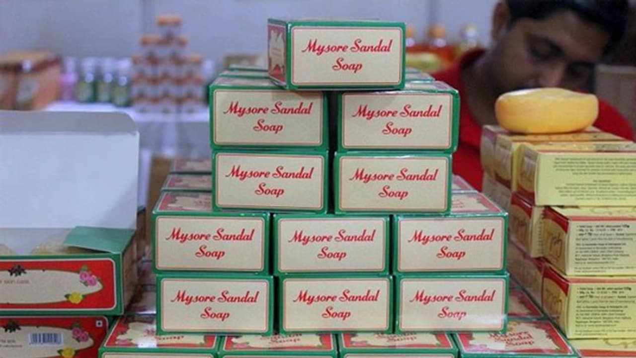 ಶತಕ ದಾಟಿದ ಕರುನಾಡಿನ 'ಮೈಸೂರು ಸ್ಯಾಂಡಲ್: ನಿಮಗೆ ಗೊತ್ತಿರದ ಇಂಟರೆಸ್ಟಿಂಗ್ ಮಾಹಿತಿ ಶತಕ ದಾಟಿದ ಕರುನಾಡಿನ 'ಮೈಸೂರು ಸ್ಯಾಂಡಲ್: ನಿಮಗೆ ಗೊತ್ತಿರದ ಇಂಟರೆಸ್ಟಿಂಗ್ ಮಾಹಿತಿ