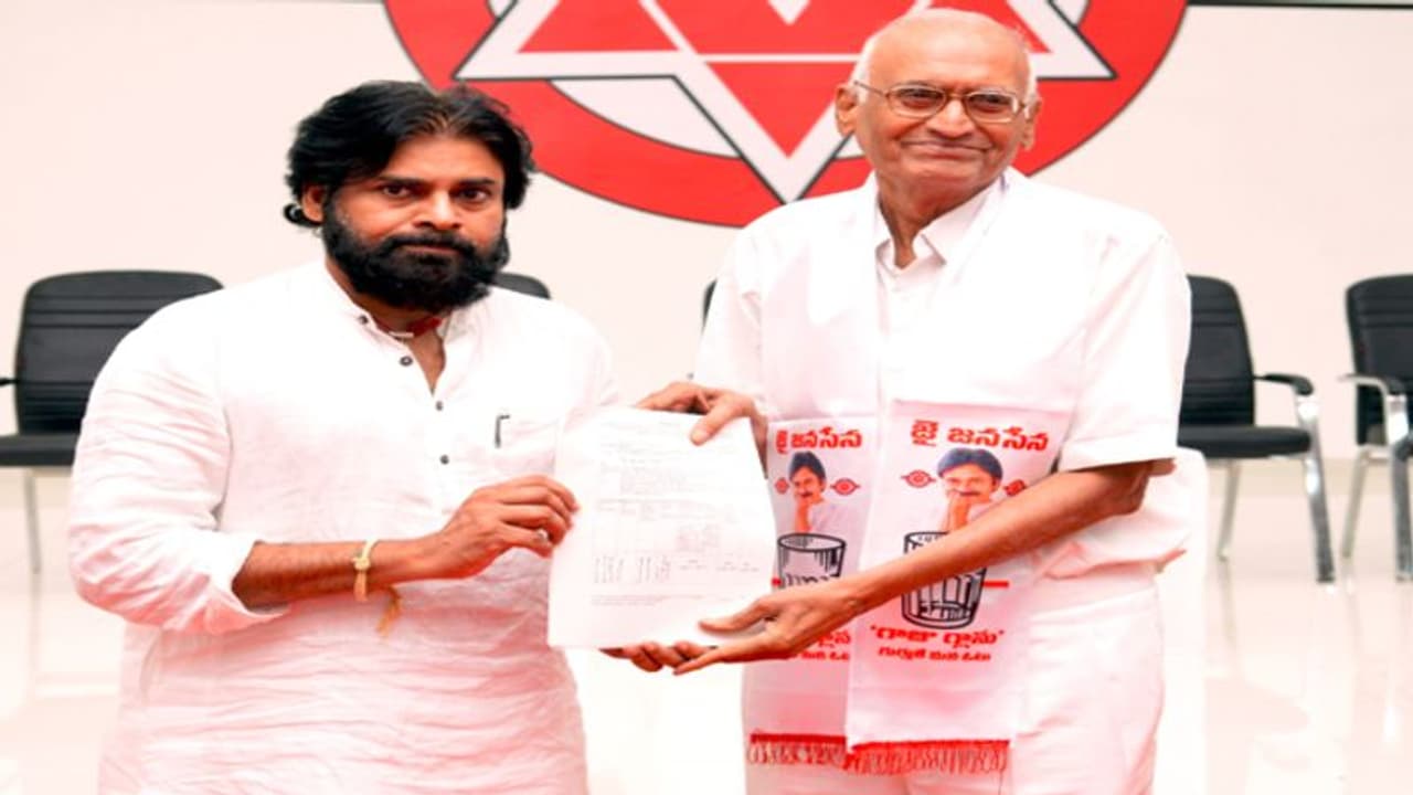ఎస్పీవై రెడ్డికి సుజనా బుజ్జగింపులు: కూతురు సుజలకు అమరావతి పిలుపు ఎస్పీవై రెడ్డికి సుజనా బుజ్జగింపులు: కూతురు సుజలకు అమరావతి పిలుపు