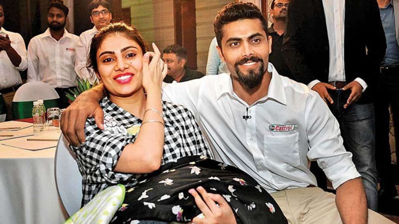 జడ్డూ భాయ్ భార్యకు 'ప్లేయర్ ఆఫ్ ది మ్యాచ్' అవార్డు.. ! ఎమోషనల్ కామెంట్స్ ! జడ్డూ భాయ్ భార్యకు 'ప్లేయర్ ఆఫ్ ది మ్యాచ్' అవార్డు.. ! ఎమోషనల్ కామెంట్స్ !