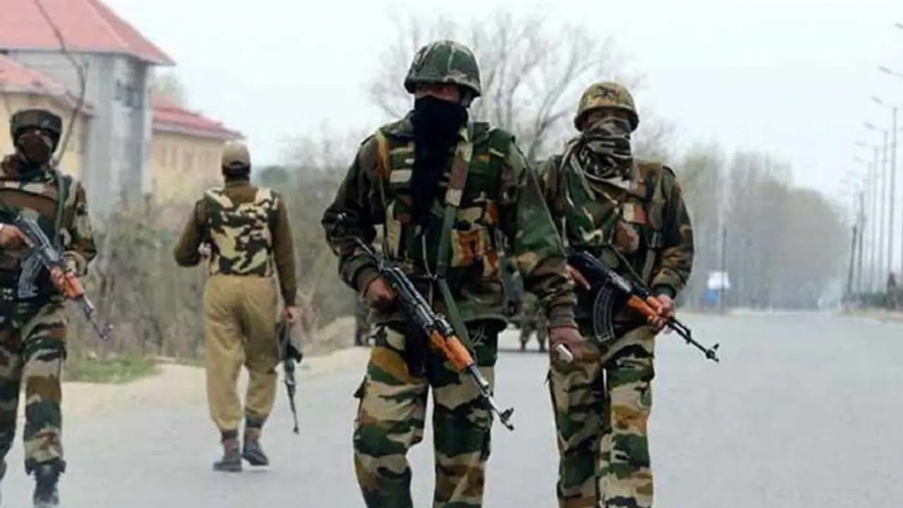Army jawans kill 1 terrorist in Anantnag, more feared trapped