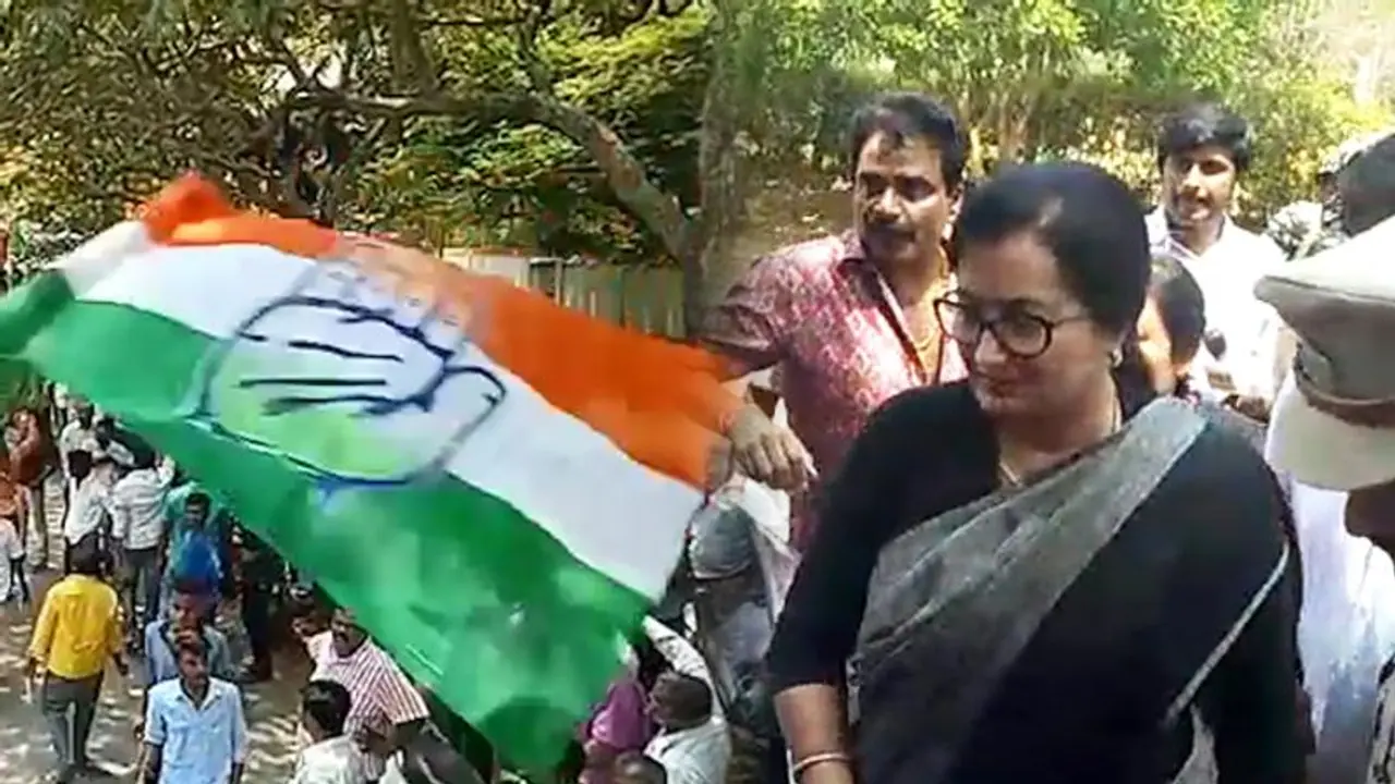 ಸುಮಲಾತ ಬೆಂಬಲಕ್ಕೆ ನಿಲ್ಲುತ್ತೇವೆ : ಕಾಂಗ್ರೆಸ್ ನಾಯಕರ ಬಹಿರಂಗ ಸವಾಲು