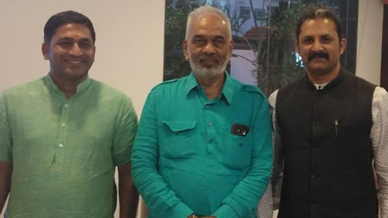 ಬಿಜೆಪಿ ಅಭ್ಯರ್ಥಿ ಎ.ಮಂಜು ಭೇಟಿ : ಜೆಡಿಎಸ್ ತೊರೆಯಲು ಮುಂದಾದ ಮುಖಂಡರು? ಬಿಜೆಪಿ ಅಭ್ಯರ್ಥಿ ಎ.ಮಂಜು ಭೇಟಿ : ಜೆಡಿಎಸ್ ತೊರೆಯಲು ಮುಂದಾದ ಮುಖಂಡರು?