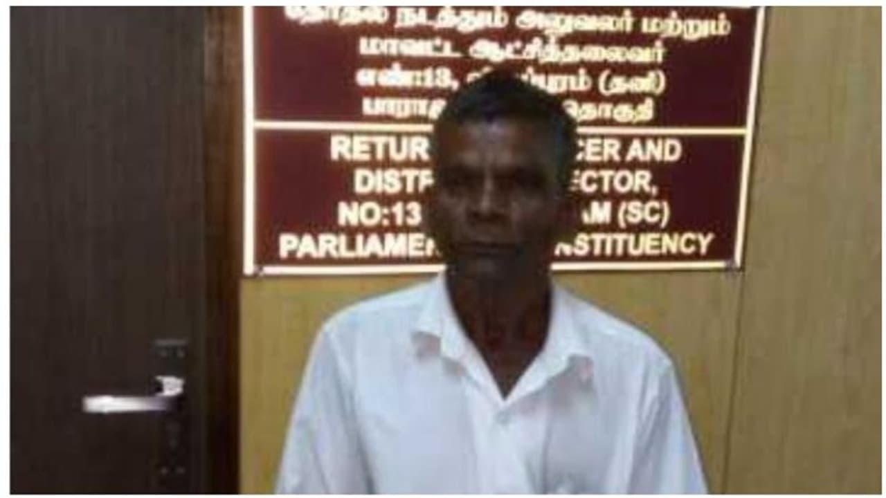 டெபாசிட் பணத்தில் 500 ரூபாயை திருடிய மனைவி... டெபாசிட் செய்யமுடியாமல் வீடு திரும்பிய விழுப்புரம் வேட்பாளர்! டெபாசிட் பணத்தில் 500 ரூபாயை திருடிய மனைவி... டெபாசிட் செய்யமுடியாமல் வீடு திரும்பிய விழுப்புரம் வேட்பாளர்!