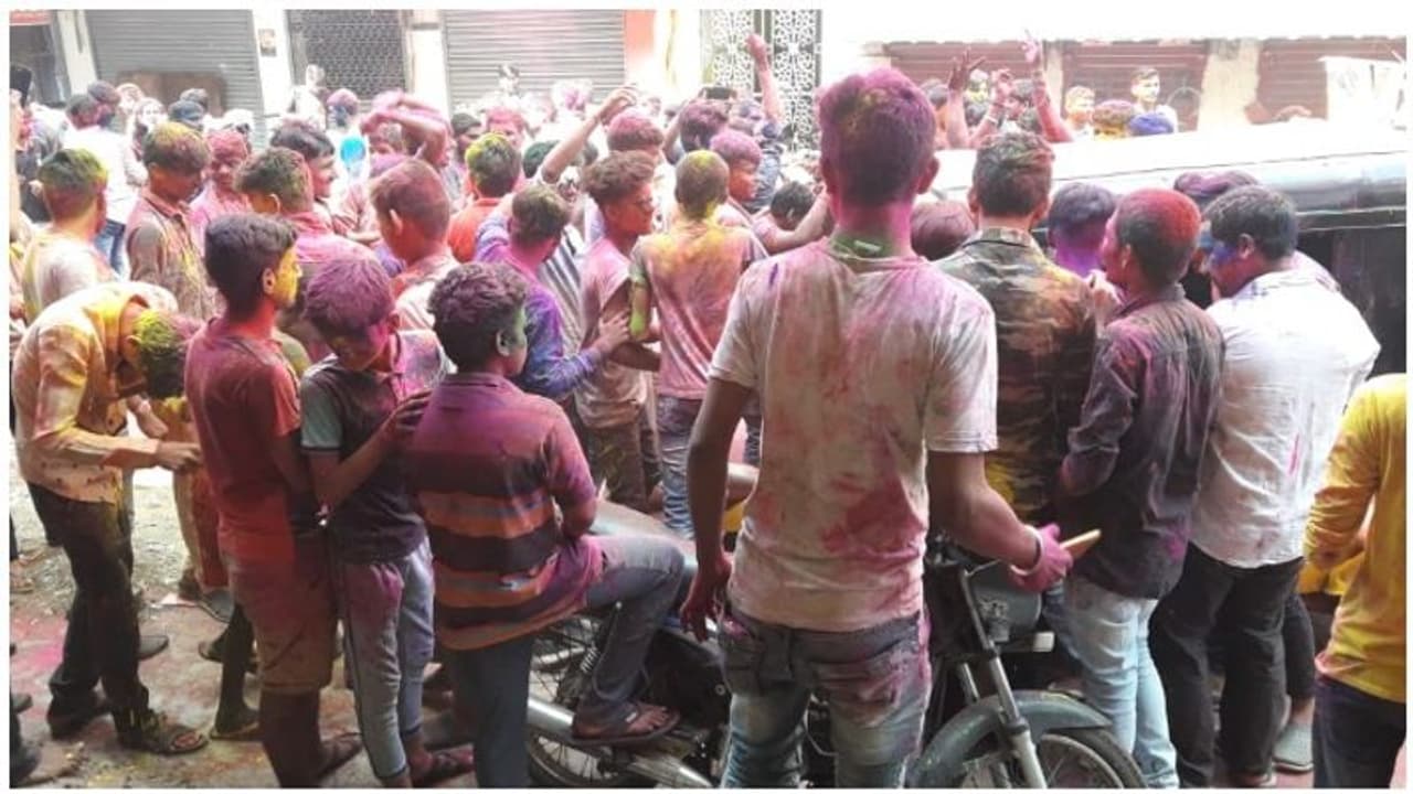 ஹோலி கொண்டாட்டத்தின் போது 4 பேர் உயிரிழப்பு..! சென்னை எழும்பூரில் பரபரப்பு...! ஹோலி கொண்டாட்டத்தின் போது 4 பேர் உயிரிழப்பு..! சென்னை எழும்பூரில் பரபரப்பு...!