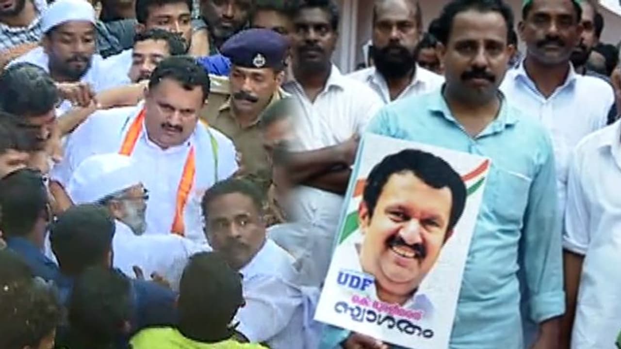 വടകരയില് കെ മുരളീധരന് ആവേശോജ്വല സ്വീകരണം വടകരയില് കെ മുരളീധരന് ആവേശോജ്വല സ്വീകരണം