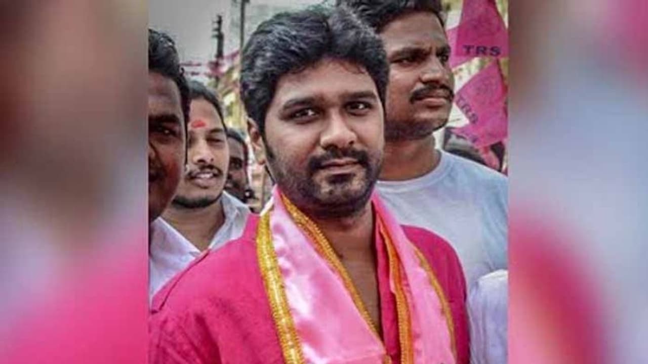 కేసీఆర్కు ధన్యవాదాలు: సికింద్రాబాద్ టీఆర్ఎస్ అభ్యర్థి తలసాని సాయికిరణ్ కేసీఆర్కు ధన్యవాదాలు: సికింద్రాబాద్ టీఆర్ఎస్ అభ్యర్థి తలసాని సాయికిరణ్