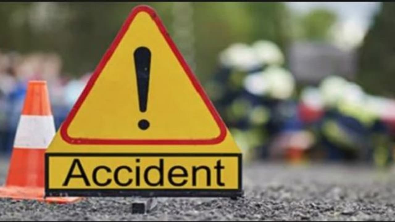 പാലാ തൊടുപുഴ റോഡിൽ കാർ മരത്തിലിടിച്ച് അപകടത്തിൽപ്പെട്ട് 3 പേർ മരിച്ചു പാലാ തൊടുപുഴ റോഡിൽ കാർ മരത്തിലിടിച്ച് അപകടത്തിൽപ്പെട്ട് 3 പേർ മരിച്ചു