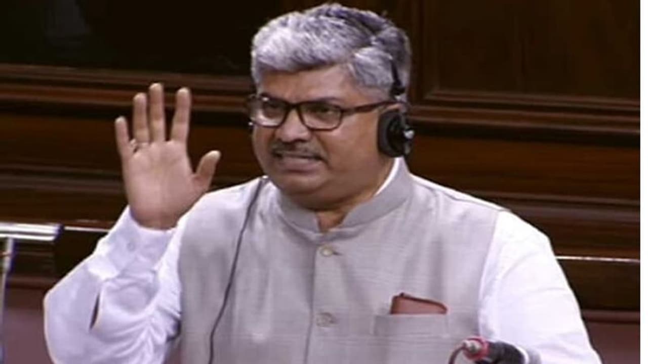 కాంగ్రెస్కు మరో షాక్: టీఆర్ఎస్లోకి ఆనంద్ భాస్కర్ కాంగ్రెస్కు మరో షాక్: టీఆర్ఎస్లోకి ఆనంద్ భాస్కర్