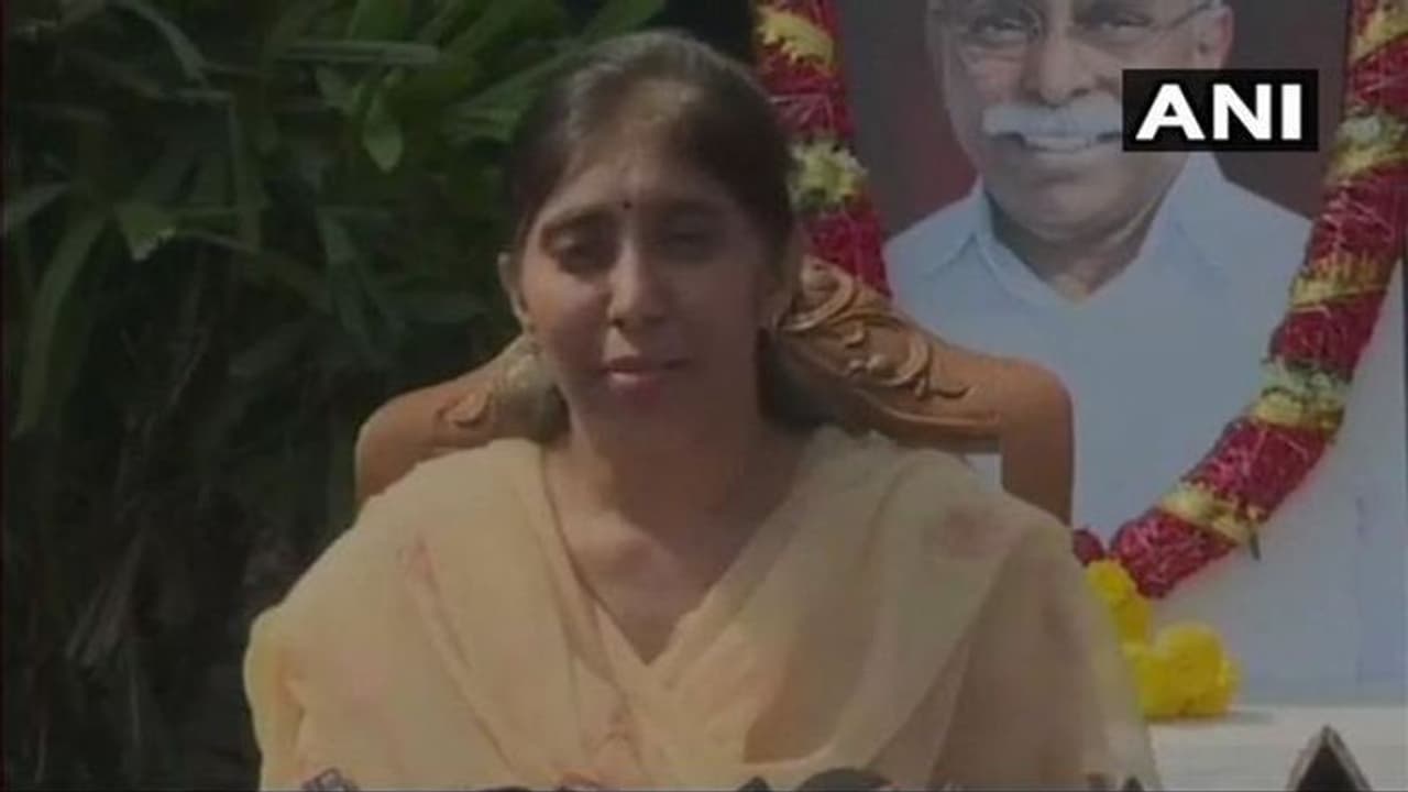 కరోనాకి పారాసిటమాల్... జగన్ కామెంట్స్ పై సోదరి స్పందన కరోనాకి పారాసిటమాల్... జగన్ కామెంట్స్ పై సోదరి స్పందన