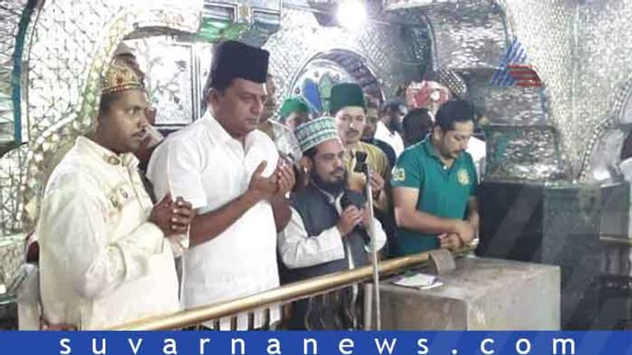 ಮಂದಿರ, ಮಸೀದಿ, ಚರ್ಚ್ಗೆ ಭೇಟಿ ನೀಡಿ ನಾಮಪತ್ರ ಸಲ್ಲಿಸಿದ ಪ್ರಕಾಶ್ ರಾಜ್ ಮಂದಿರ, ಮಸೀದಿ, ಚರ್ಚ್ಗೆ ಭೇಟಿ ನೀಡಿ ನಾಮಪತ್ರ ಸಲ್ಲಿಸಿದ ಪ್ರಕಾಶ್ ರಾಜ್