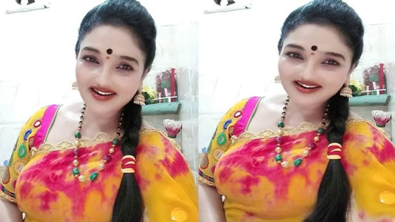 గంటాకు నీతి, నిజాయితీ అనేవి తెలీదు: సినీనటి రమ్యశ్రీ గంటాకు నీతి, నిజాయితీ అనేవి తెలీదు: సినీనటి రమ్యశ్రీ