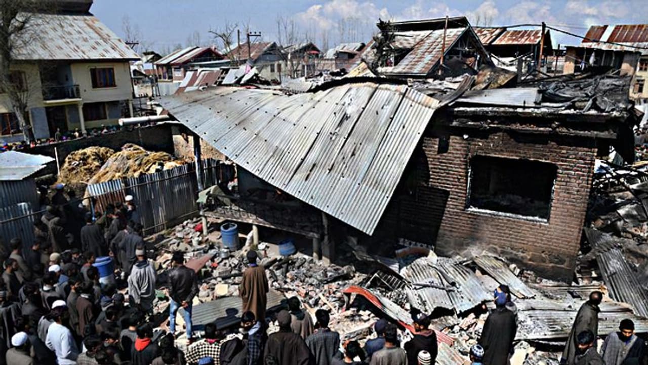 ಜೀವ ಉಳಿಸಿಕೊಳ್ಳಲು 12ರ ಬಾಲಕನ ಒತ್ತೆ ಇಟ್ಟರು! ಜೀವ ಉಳಿಸಿಕೊಳ್ಳಲು 12ರ ಬಾಲಕನ ಒತ್ತೆ ಇಟ್ಟರು!