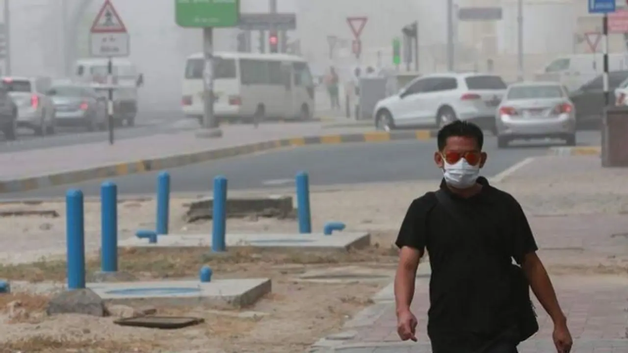 ಹುಬ್ಬಳ್ಳಿಯಲ್ಲಿ ಭಯಾನಕ ಸ್ಥಿತಿ: ದೆಹಲಿ ಮಾಲಿನ್ಯಕ್ಕಿಂತ ಭೀಕರ ಧೂಳು ಹುಬ್ಬಳ್ಳಿಯಲ್ಲಿ ಭಯಾನಕ ಸ್ಥಿತಿ: ದೆಹಲಿ ಮಾಲಿನ್ಯಕ್ಕಿಂತ ಭೀಕರ ಧೂಳು