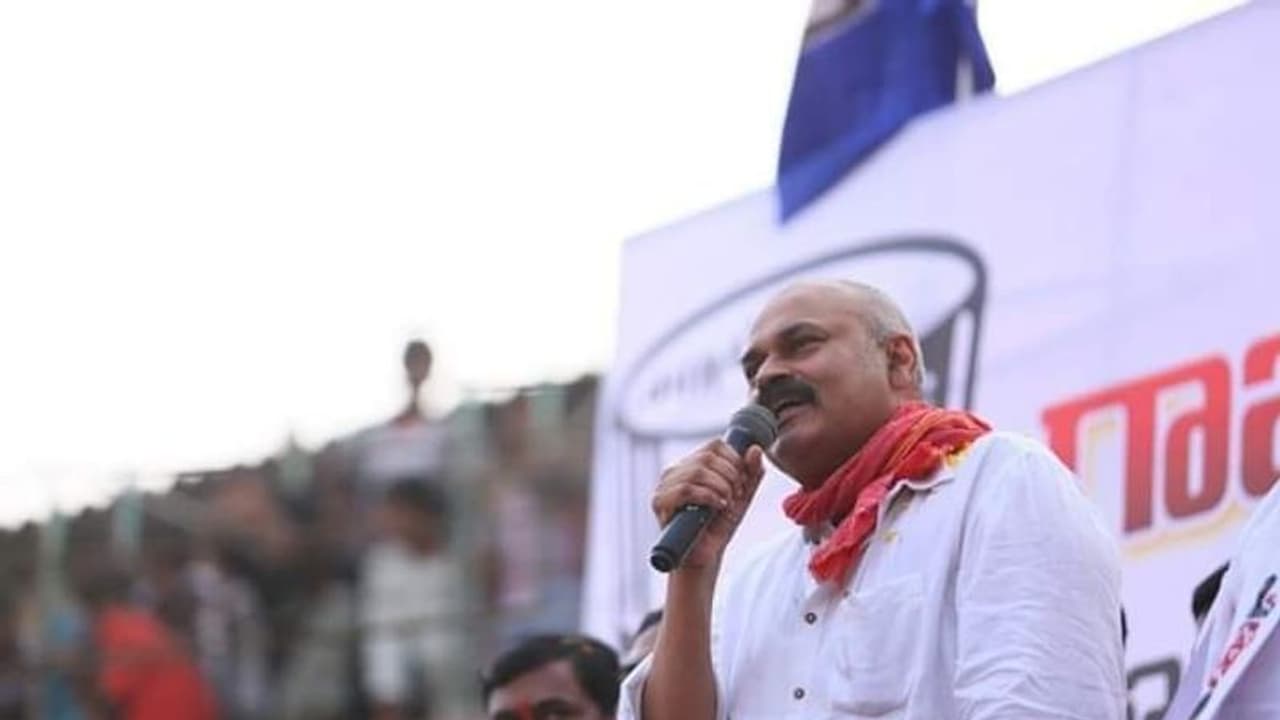 జగన్ కన్నా.. చంద్రబాబే నయం... మెగా బ్రదర్ నాగబాబు జగన్ కన్నా.. చంద్రబాబే నయం... మెగా బ్రదర్ నాగబాబు