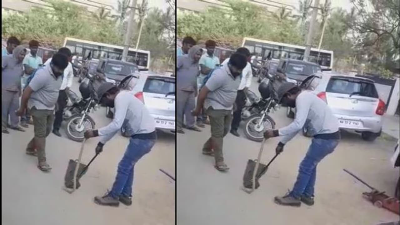 ಕಾರಿನ ಎಂಜಿನ್ ಒಳಗೆ ನುಗ್ಗಿದ ನಾಗಪ್ಪ!