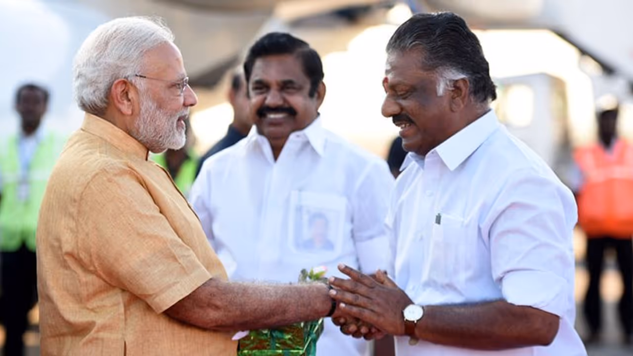 பணத்திற்காக மாறிய கட்சி... வளைத்துப் போட்ட அதிமுக..! பணத்திற்காக மாறிய கட்சி... வளைத்துப் போட்ட அதிமுக..!