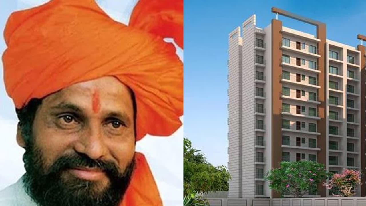 വാസ്തു ശരിയല്ലെന്ന് ഉപദേശം; ലോട്ടറി അടിച്ച അഞ്ച് കോടിയുടെ രണ്ട് ഫ്ലാറ്റുകള് തിരിച്ചു നല്കി ശിവസേന അംഗം വാസ്തു ശരിയല്ലെന്ന് ഉപദേശം; ലോട്ടറി അടിച്ച അഞ്ച് കോടിയുടെ രണ്ട് ഫ്ലാറ്റുകള് തിരിച്ചു നല്കി ശിവസേന അംഗം