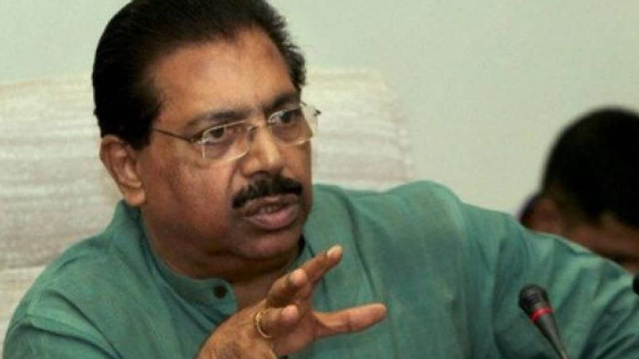 ഗ്രൂപ്പ് ഇല്ലാത്തവർക്ക് കോൺഗ്രസിൽ സ്ഥാനമില്ല; രാജി വച്ചത് ആത്മസംതൃപ്തി നഷ്ടപ്പെട്ടതു കൊണ്ട്: പി സി ചാക്കോ ഗ്രൂപ്പ് ഇല്ലാത്തവർക്ക് കോൺഗ്രസിൽ സ്ഥാനമില്ല; രാജി വച്ചത് ആത്മസംതൃപ്തി നഷ്ടപ്പെട്ടതു കൊണ്ട്: പി സി ചാക്കോ