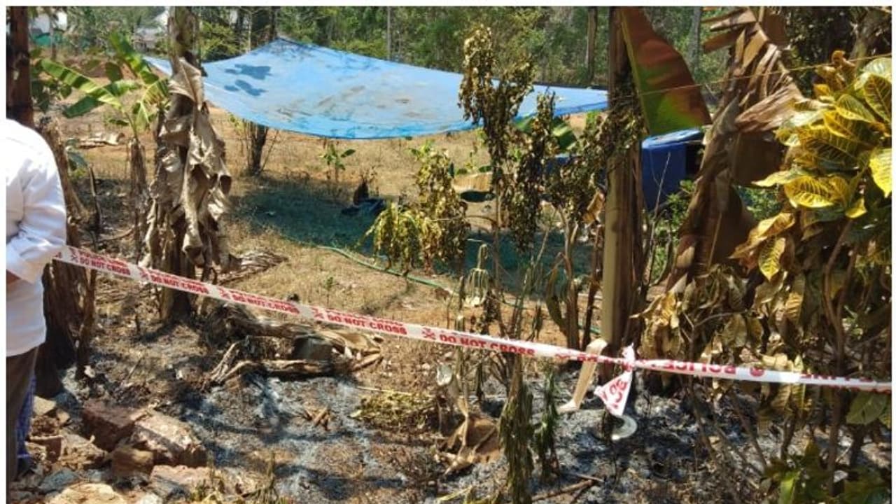 ഏറ്റുമാനൂരിൽ വൃദ്ധയുടെ കത്തിക്കരിഞ്ഞ മൃതദേഹം; മകൻ അറസ്റ്റിൽ ഏറ്റുമാനൂരിൽ വൃദ്ധയുടെ കത്തിക്കരിഞ്ഞ മൃതദേഹം; മകൻ അറസ്റ്റിൽ