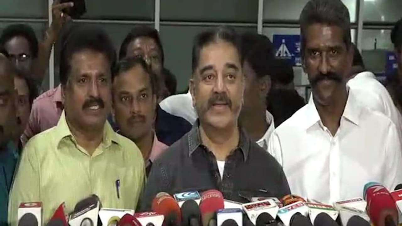 ’மக்கள் நீதி மய்யம் ஆட்சிக்கு வந்தால் பெண்களுக்கென்று தனி காவல் நிலையம்’...துடியலூரில் கமல்... ’மக்கள் நீதி மய்யம் ஆட்சிக்கு வந்தால் பெண்களுக்கென்று தனி காவல் நிலையம்’...துடியலூரில் கமல்...