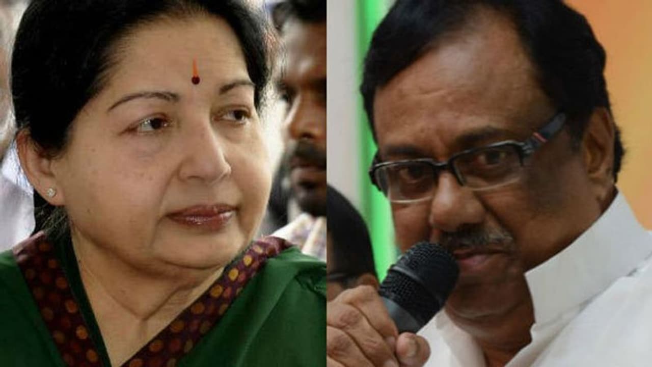 நான் ஜெயலலிதாவையே ஒரு கை பார்த்தவன் டா...? ராகுல் காந்தி மேடையில் கட்சியினரை மிரட்டிய ஈவிகேஎஸ்...! நான் ஜெயலலிதாவையே ஒரு கை பார்த்தவன் டா...? ராகுல் காந்தி மேடையில் கட்சியினரை மிரட்டிய ஈவிகேஎஸ்...!