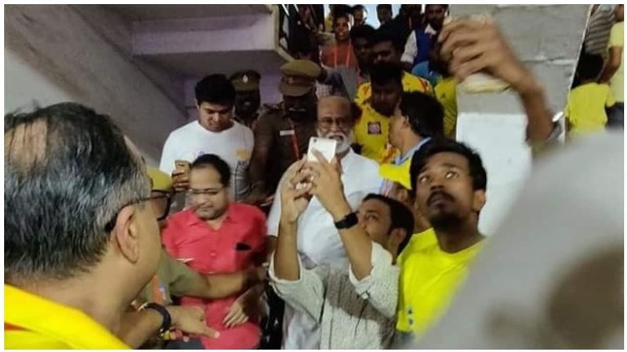 ஐ.பி.எல். மேட்சுக்கு ஆஜரான சூப்பர் ஸ்டார்...அழுது புலம்பும் தொண்டர்கள்.. ஐ.பி.எல். மேட்சுக்கு ஆஜரான சூப்பர் ஸ்டார்...அழுது புலம்பும் தொண்டர்கள்..