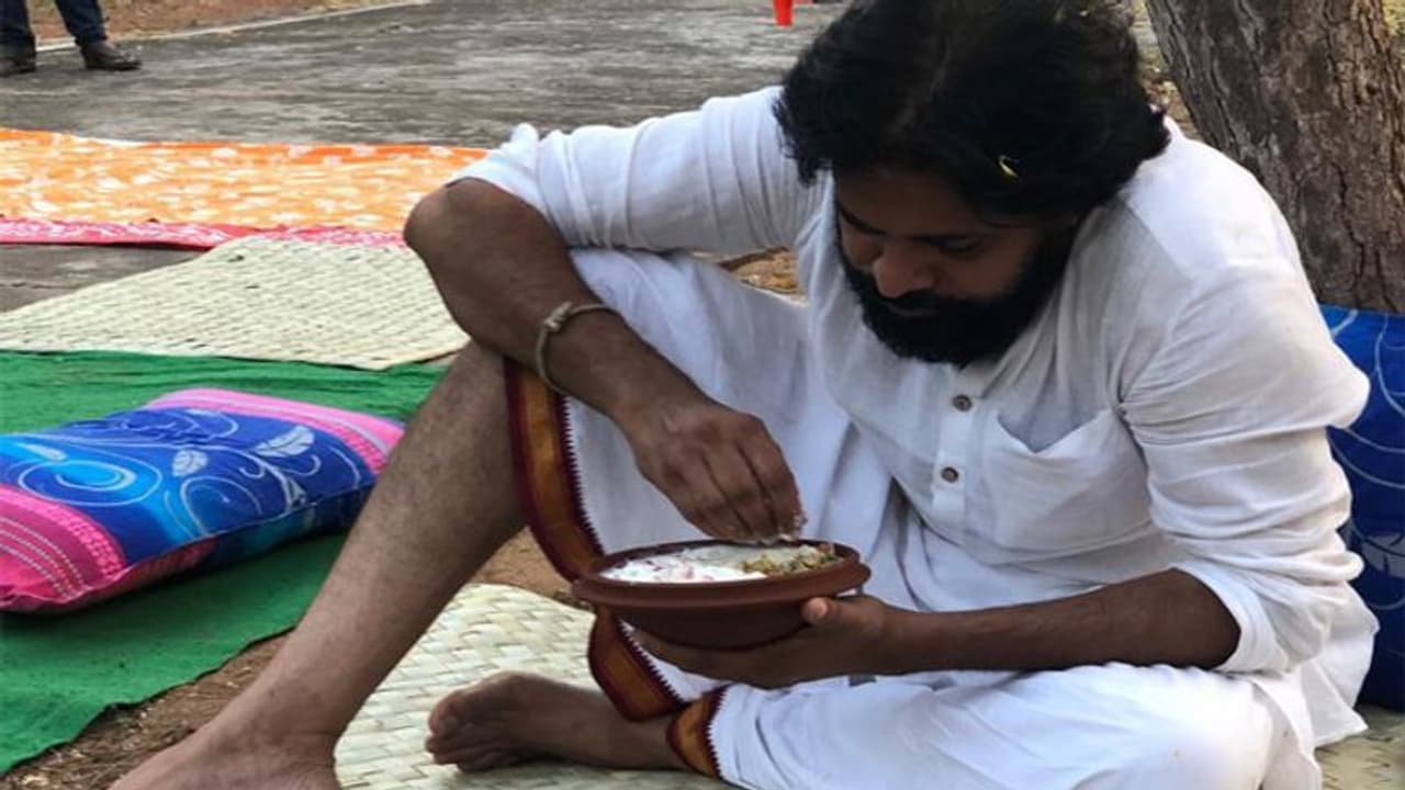 పవన్ మట్టి కుండలో భోజనంపై విజయసాయిరెడ్డి కౌంటర్ పవన్ మట్టి కుండలో భోజనంపై విజయసాయిరెడ్డి కౌంటర్