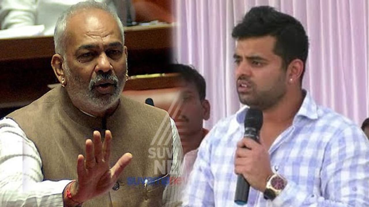 ಹಾಸನದಲ್ಲಿ ಇದೇ ಮೊದಲ ಬಾರಿಗೆ ತೆನೆ, ಕಮಲ ಜಿದ್ದಾಜಿದ್ದಿ! ಹಾಸನದಲ್ಲಿ ಇದೇ ಮೊದಲ ಬಾರಿಗೆ ತೆನೆ, ಕಮಲ ಜಿದ್ದಾಜಿದ್ದಿ!