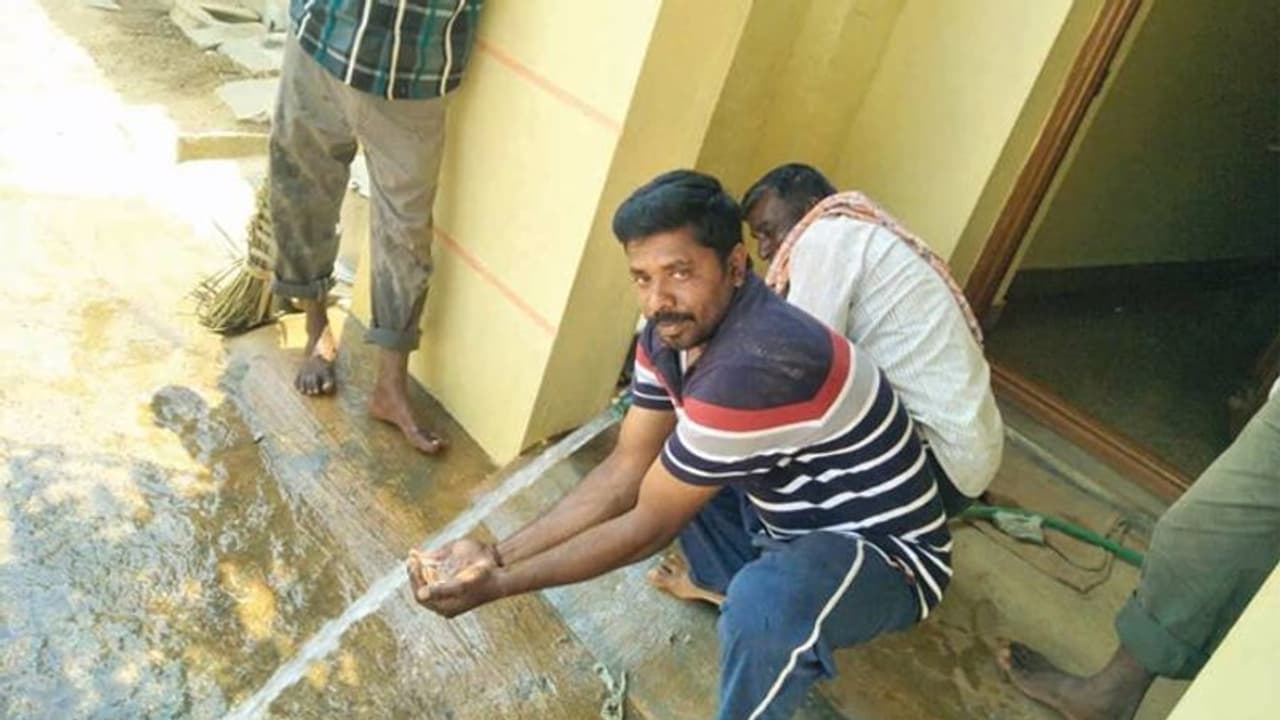 ಕುಡಿವ ನೀರಿನ ಪೈಪ್ಗೆ ವಿಷ, 1100 ಜನ ಪಾರು! ಕುಡಿವ ನೀರಿನ ಪೈಪ್ಗೆ ವಿಷ, 1100 ಜನ ಪಾರು!