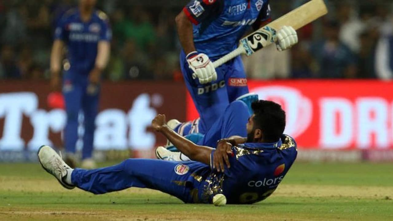 IPL 2019: Will Jasprit Bumrah bowl to RCB after shoulder injury? IPL 2019: Will Jasprit Bumrah bowl to RCB after shoulder injury?