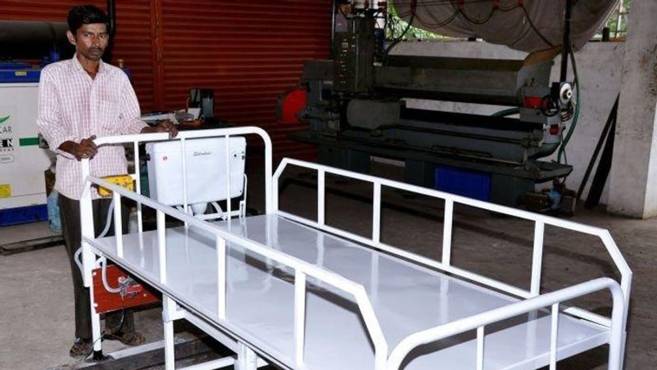 വെല്ഡിങ്ങ് തൊഴിലാളിക്ക് 'നാഷണല് ഇന്നവേഷന് അവാര്ഡ്'; നിര്മ്മിച്ചത് കിടപ്പിലായ ഭാര്യയ്ക്കുള്ള 'സ്പെഷ്യല്' ബെഡ്ഡ് വെല്ഡിങ്ങ് തൊഴിലാളിക്ക് 'നാഷണല് ഇന്നവേഷന് അവാര്ഡ്'; നിര്മ്മിച്ചത് കിടപ്പിലായ ഭാര്യയ്ക്കുള്ള 'സ്പെഷ്യല്' ബെഡ്ഡ്