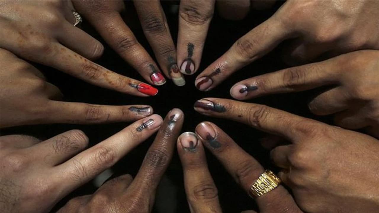 ಚುನಾವಣೆಗೆ ಅಳಿಸಲಾಗದ ಇಂಕ್ ಪೂರೈಕೆ ಪೂರ್ಣ: ಮೈಸೂರು ಕಂಪನಿಯಿಂದ 26.55 ಲಕ್ಷ ಬಾಟಲ್ ಪೂರೈಕೆ ಚುನಾವಣೆಗೆ ಅಳಿಸಲಾಗದ ಇಂಕ್ ಪೂರೈಕೆ ಪೂರ್ಣ: ಮೈಸೂರು ಕಂಪನಿಯಿಂದ 26.55 ಲಕ್ಷ ಬಾಟಲ್ ಪೂರೈಕೆ