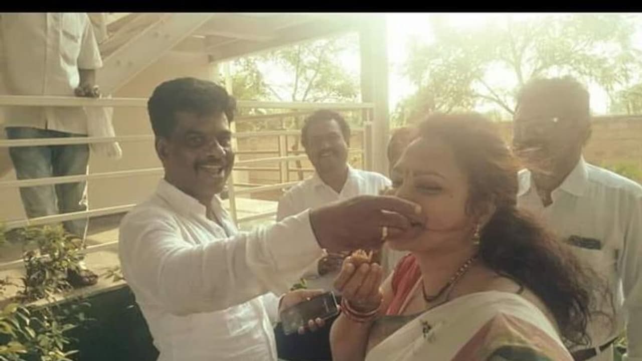 గోరంట్ల మాధవ్ కు డబుల్ ఆఫర్ : వీఆర్ఎస్ గ్రీన్ సిగ్నల్ గోరంట్ల మాధవ్ కు డబుల్ ఆఫర్ : వీఆర్ఎస్ గ్రీన్ సిగ్నల్