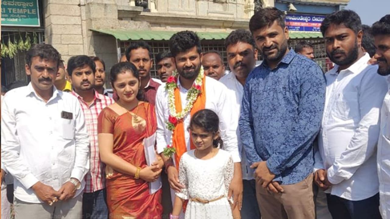 ನಾಮಪತ್ರ ಸಲ್ಲಿಕೆ: ಸಂಸದ ಪ್ರತಾಪ್ ಸಿಂಹ ಆಸ್ತಿ ವಿವರ ಬಹಿರಂಗ! ನಾಮಪತ್ರ ಸಲ್ಲಿಕೆ: ಸಂಸದ ಪ್ರತಾಪ್ ಸಿಂಹ ಆಸ್ತಿ ವಿವರ ಬಹಿರಂಗ!