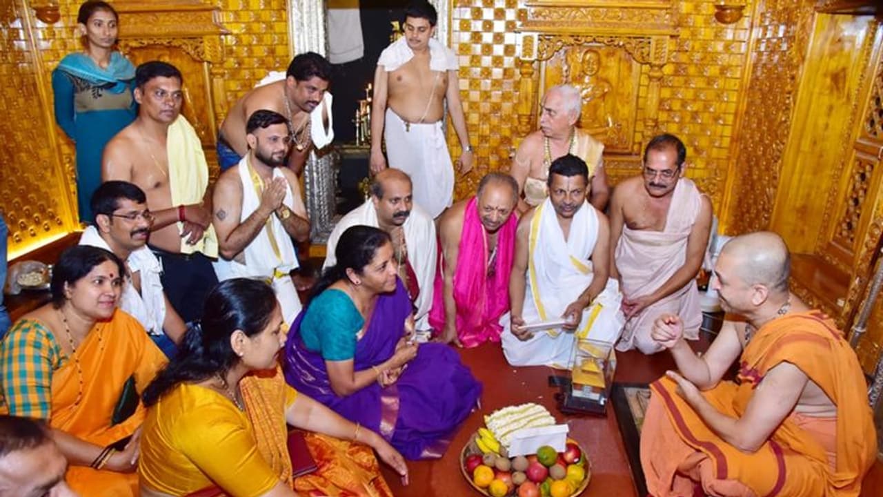 ಉಡುಪಿಗೆ ಅಭಿನಂದನ್ ಕಳ್ಸಿ: ಶ್ರೀಗಳ ಮನವಿಗೆ ಸಚಿವೆ ಹೇಳಿದ್ದು ಪತ್ರ ಬರೆದು ತಿಳ್ಸಿ ಉಡುಪಿಗೆ ಅಭಿನಂದನ್ ಕಳ್ಸಿ: ಶ್ರೀಗಳ ಮನವಿಗೆ ಸಚಿವೆ ಹೇಳಿದ್ದು ಪತ್ರ ಬರೆದು ತಿಳ್ಸಿ