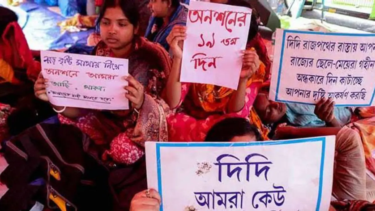 Mamata police arm twist job seekers on fast at Press Club as media parties