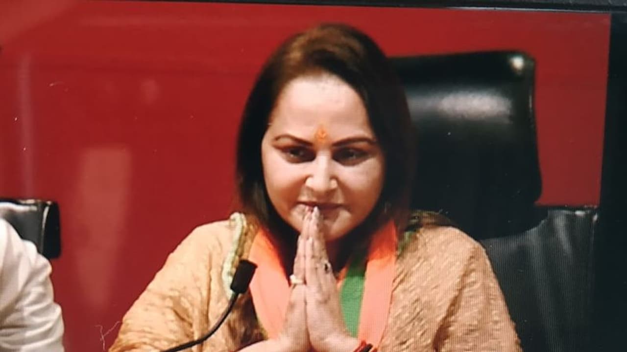 అందుకే తెలుగు రాజకీయాల నుంచి తప్పుకున్నా.. క్షమించండి : జయప్రద సంచలన వ్యాఖ్యలు