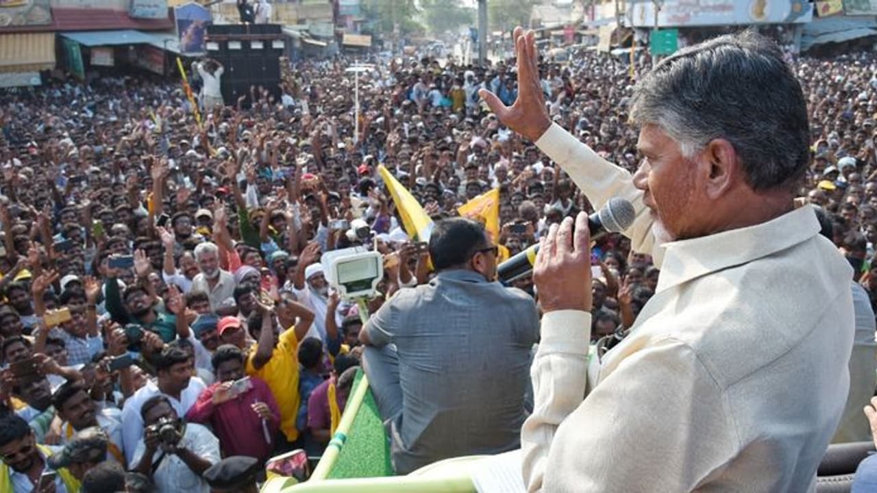 మా అభ్యర్థులే లక్ష్యంగా ఐటీ దాడులు: మోడీపై చంద్రబాబు ఫైర్ మా అభ్యర్థులే లక్ష్యంగా ఐటీ దాడులు: మోడీపై చంద్రబాబు ఫైర్