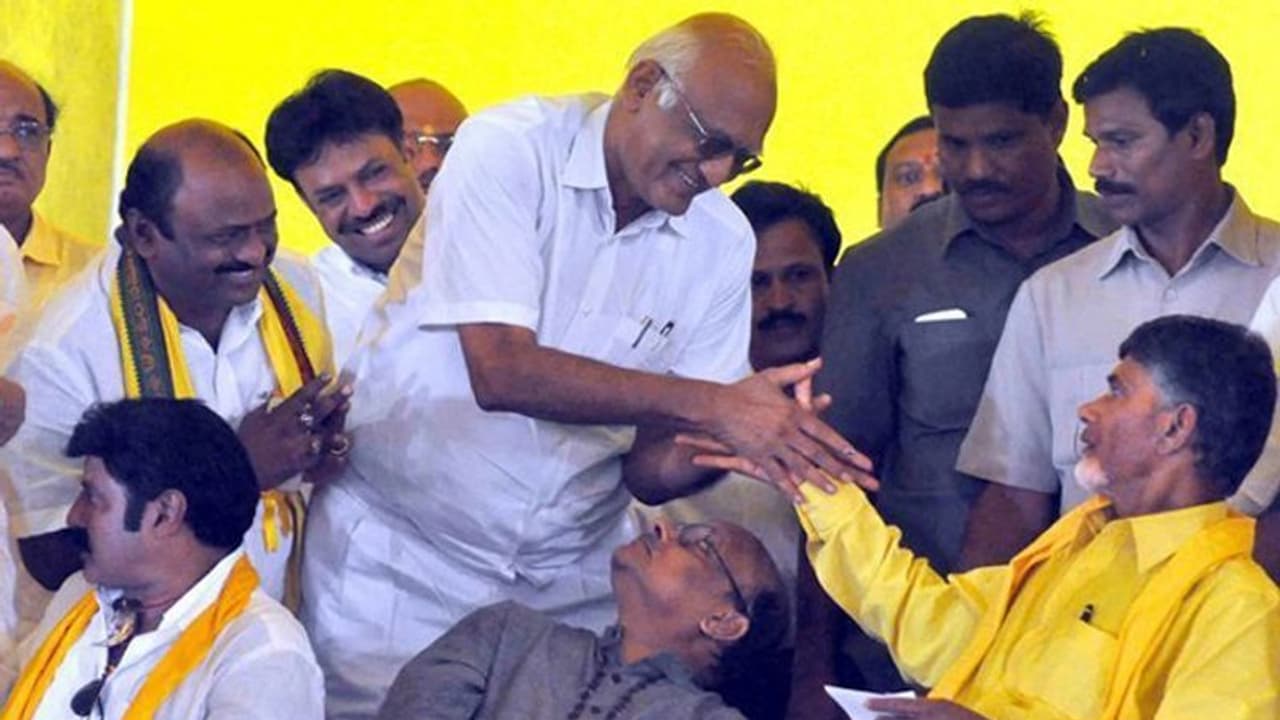 ఎస్పీ వై రెడ్డికి చంద్రబాబు బంపర్ ఆఫర్ ఎస్పీ వై రెడ్డికి చంద్రబాబు బంపర్ ఆఫర్