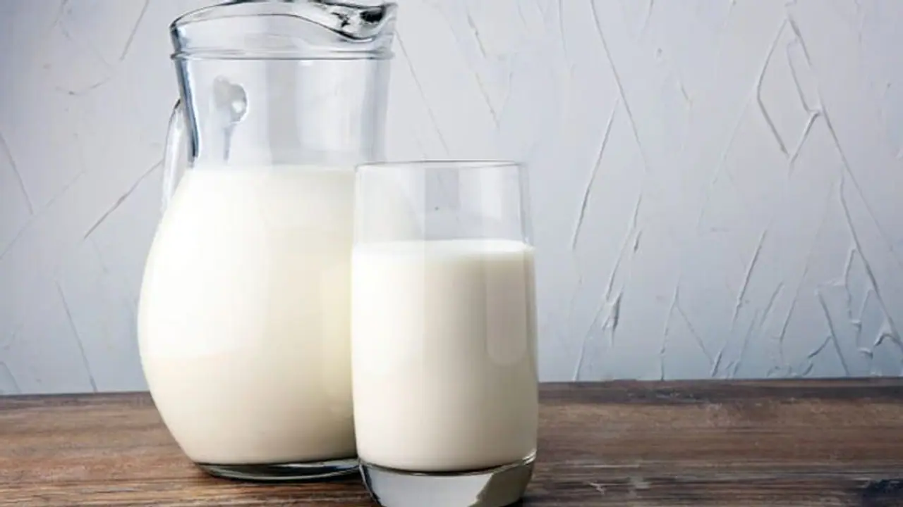 രാത്രിയിൽ ഒരു ഗ്ലാസ് പാൽ കുടിച്ചാലുള്ള ഗുണം ഇതാണ് രാത്രിയിൽ ഒരു ഗ്ലാസ് പാൽ കുടിച്ചാലുള്ള ഗുണം ഇതാണ്