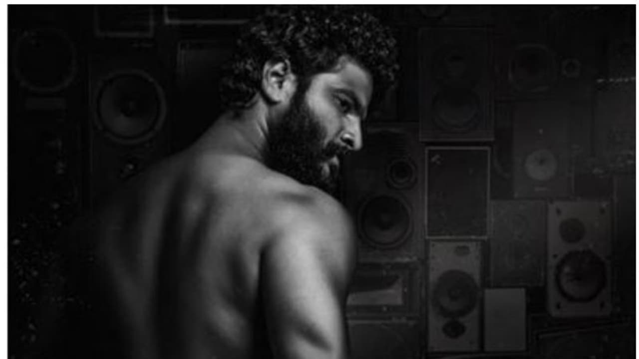 നവനീത് മാധവിന്റെ സംവിധാനത്തില് നായകൻ നീരജ് മാധവ്; ഫസ്റ്റ് ലുക്ക് പുറത്തുവിട്ടു നവനീത് മാധവിന്റെ സംവിധാനത്തില് നായകൻ നീരജ് മാധവ്; ഫസ്റ്റ് ലുക്ക് പുറത്തുവിട്ടു