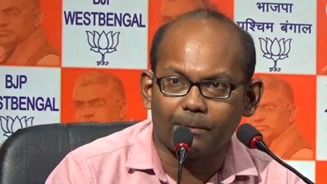 ബൂത്ത് പിടിച്ചെടുക്കാൻ വരുന്നവരുടെ നെഞ്ചിലേക്ക് വെടിയുണ്ട പായിക്കണം: ബിജെപി സ്ഥാനാർത്ഥി സയന്തൻ ബസു ബൂത്ത് പിടിച്ചെടുക്കാൻ വരുന്നവരുടെ നെഞ്ചിലേക്ക് വെടിയുണ്ട പായിക്കണം: ബിജെപി സ്ഥാനാർത്ഥി സയന്തൻ ബസു