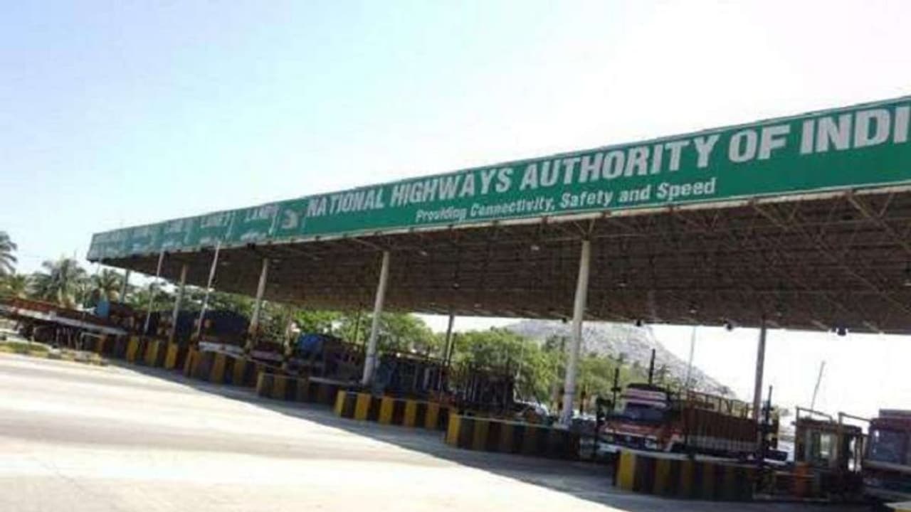 தலைகீழாக மாறிய டோல்கேட் நிலைமை..! கவுத்துடுச்சே கொரோனா..! தலைகீழாக மாறிய டோல்கேட் நிலைமை..! கவுத்துடுச்சே கொரோனா..!