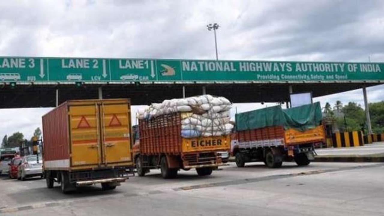 சுங்கக் கட்டணம் அதிரடியாக உயர்வு ! ஏப்ரல் 1 ஆம் தேதி முதல் அமலுக்கு வருகிறது !! சுங்கக் கட்டணம் அதிரடியாக உயர்வு ! ஏப்ரல் 1 ஆம் தேதி முதல் அமலுக்கு வருகிறது !!