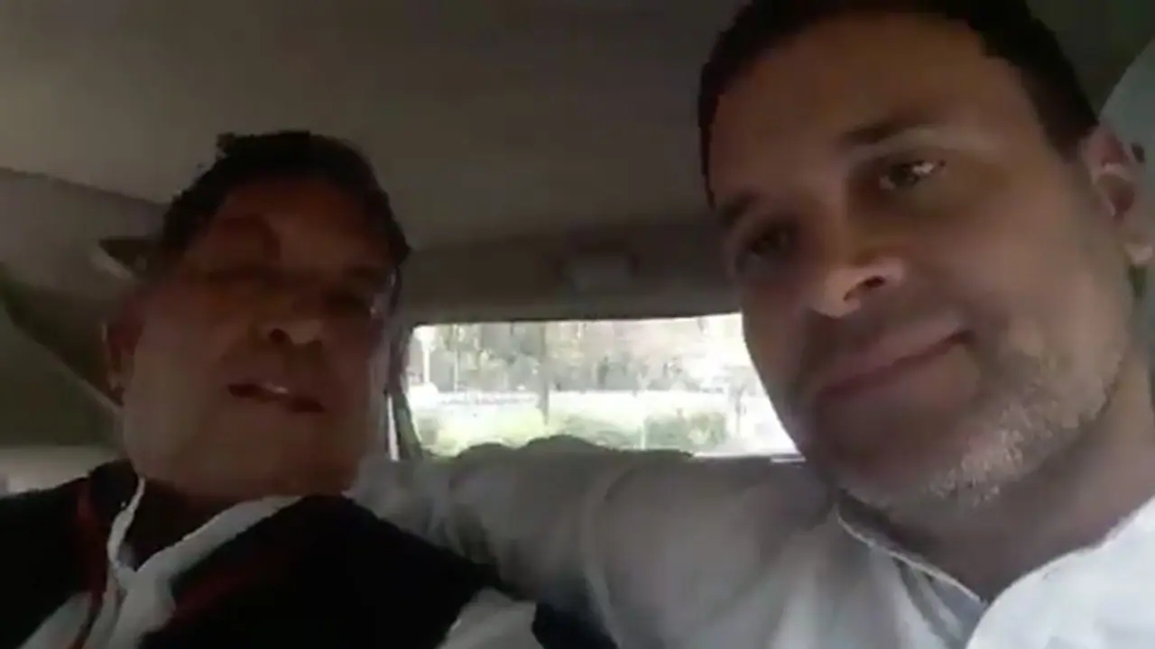 सीखें राहुल गांधी से, रोड एक्सीडेंट में घायल की तीमारदारी! (VIDEO)